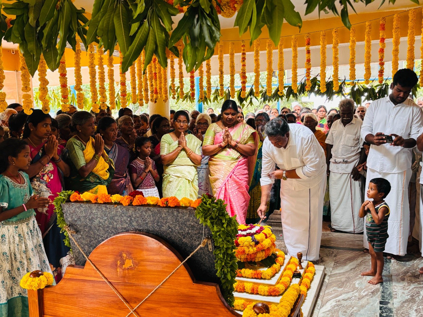 పూజా కార్యక్రమం చిత్రాలు
